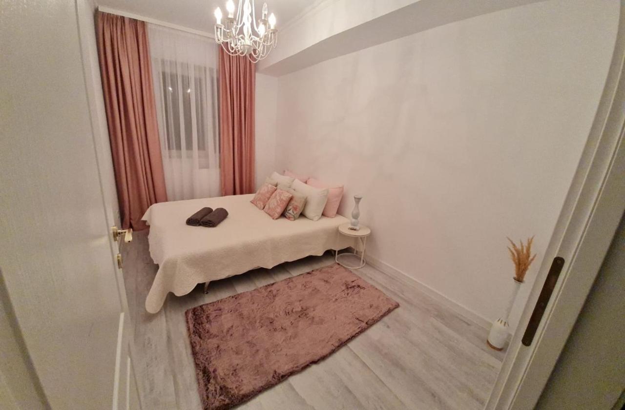 Apartament Larysse Орадеа Екстериор снимка