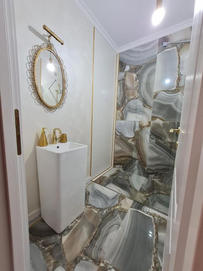 Apartament Larysse Орадеа Екстериор снимка