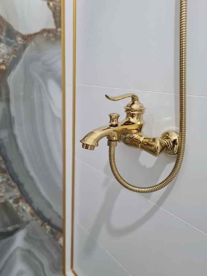 Apartament Larysse Орадеа Екстериор снимка