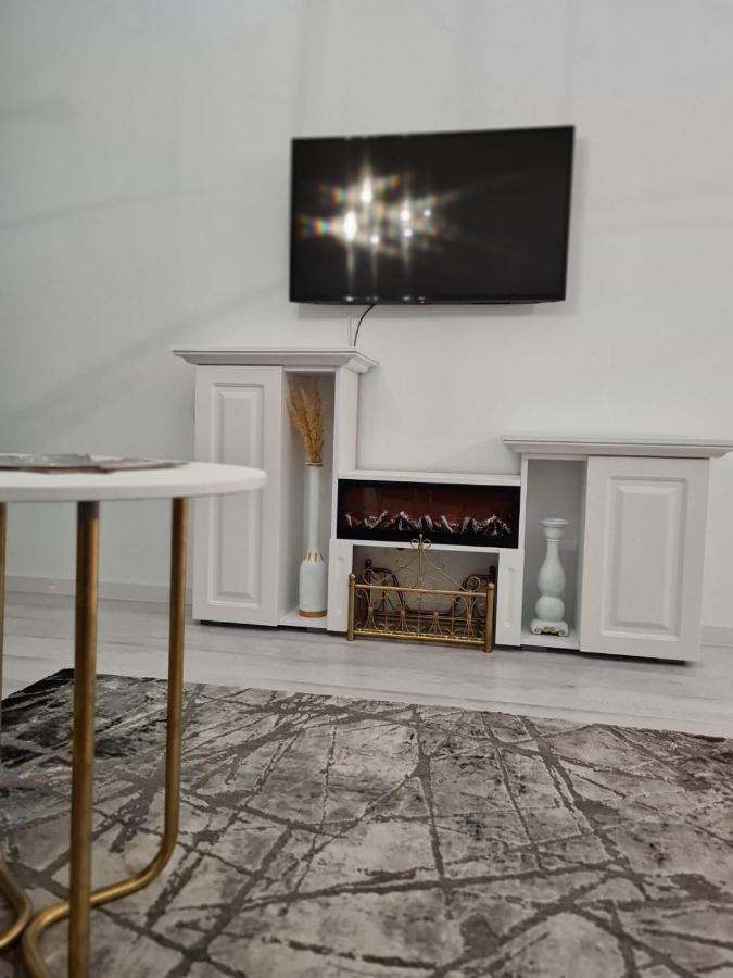 Apartament Larysse Орадеа Екстериор снимка