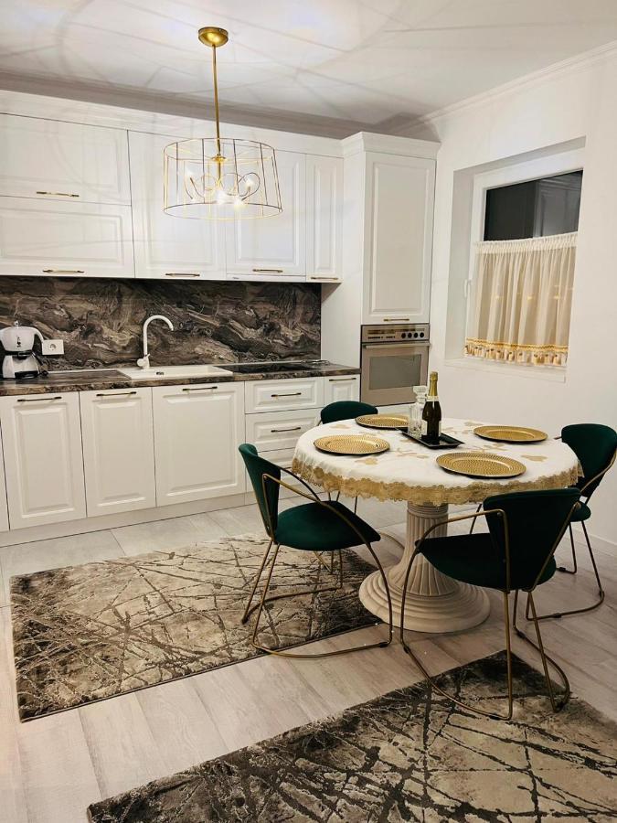 Apartament Larysse Орадеа Екстериор снимка